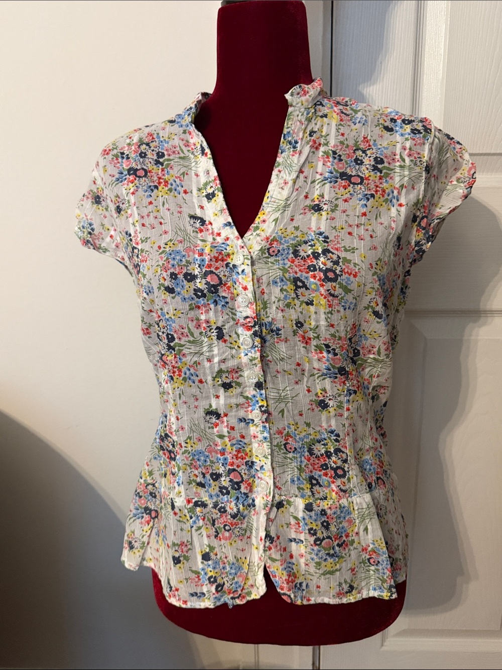 H&M White Floral Cap-Sleeve Button Front linen floral Blouse